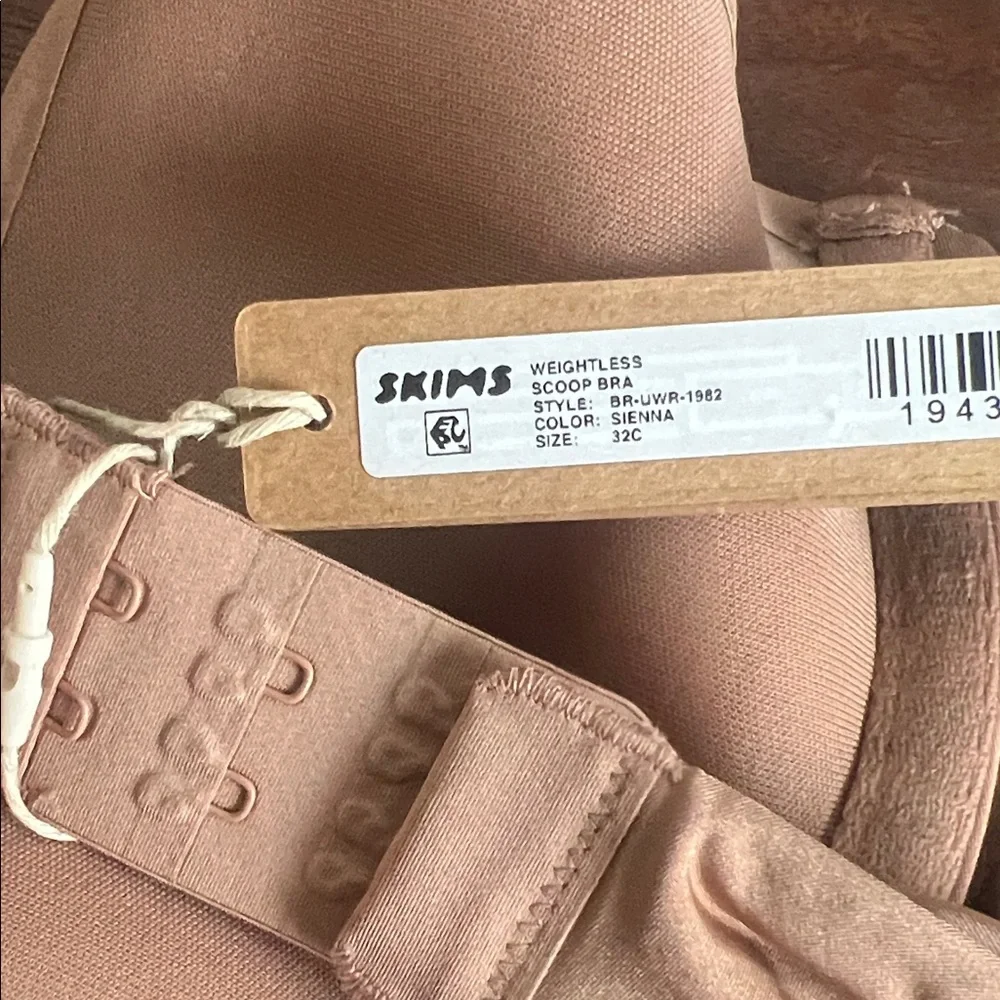 NWT Skims Weightless Scoop Bra Sienna, 32C - Picture 7 of 10